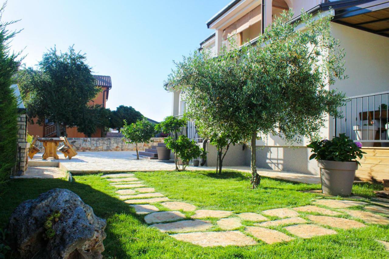 Apartments Lila Novigrad Istria Exterior foto